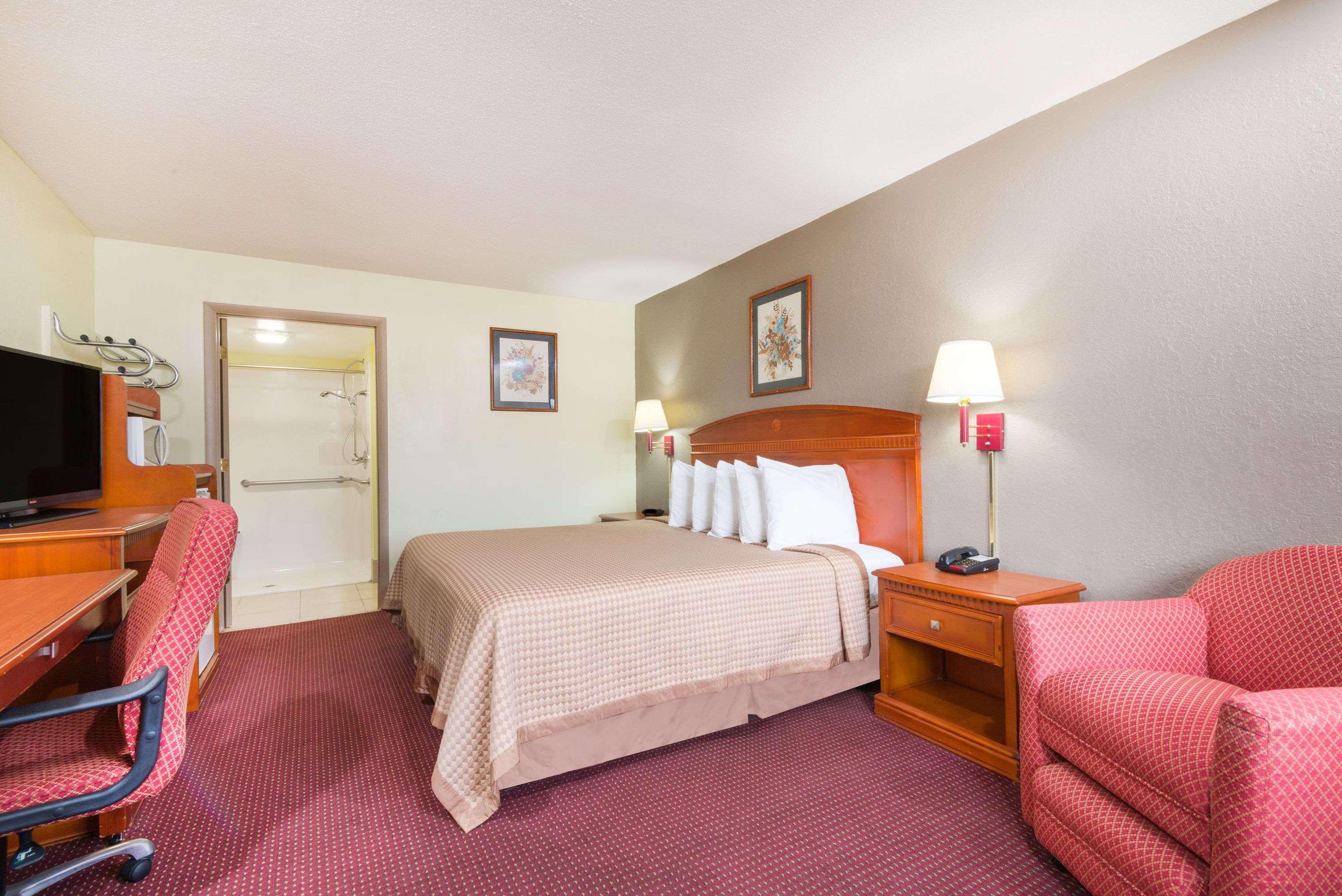Days Inn By Wyndham Paintsville Экстерьер фото