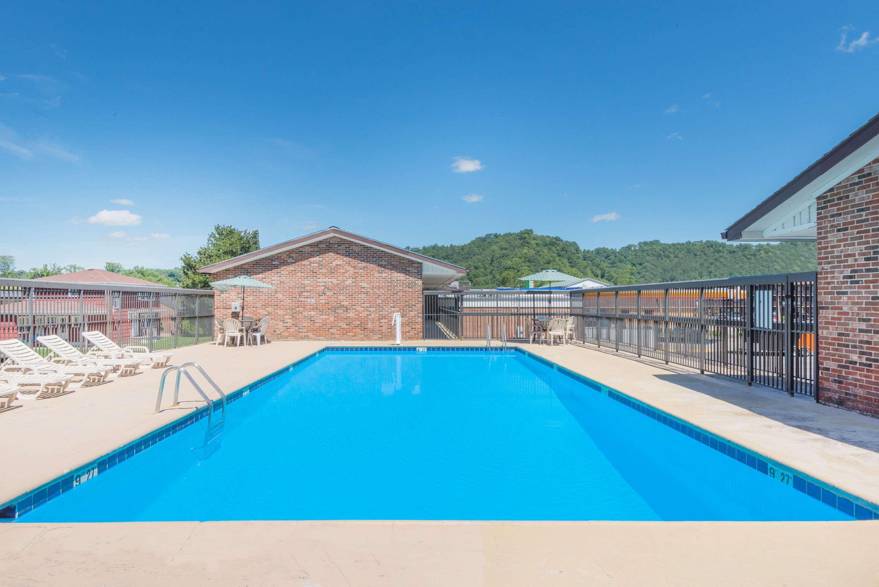 Days Inn By Wyndham Paintsville Экстерьер фото
