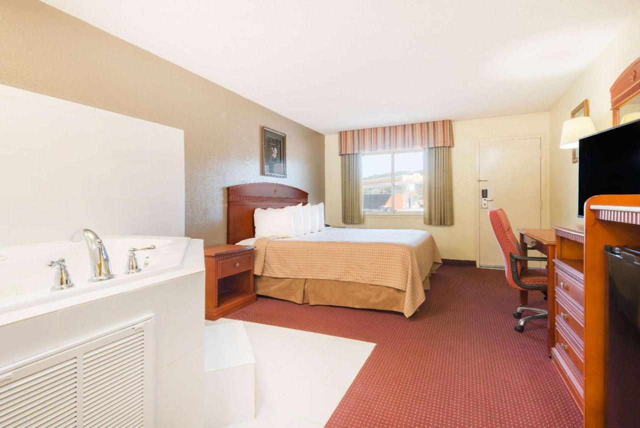 Days Inn By Wyndham Paintsville Экстерьер фото