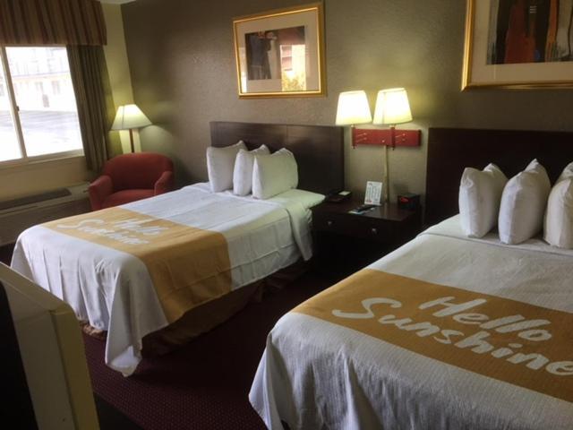 Days Inn By Wyndham Paintsville Экстерьер фото