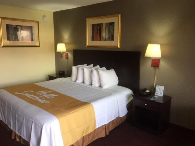 Days Inn By Wyndham Paintsville Экстерьер фото